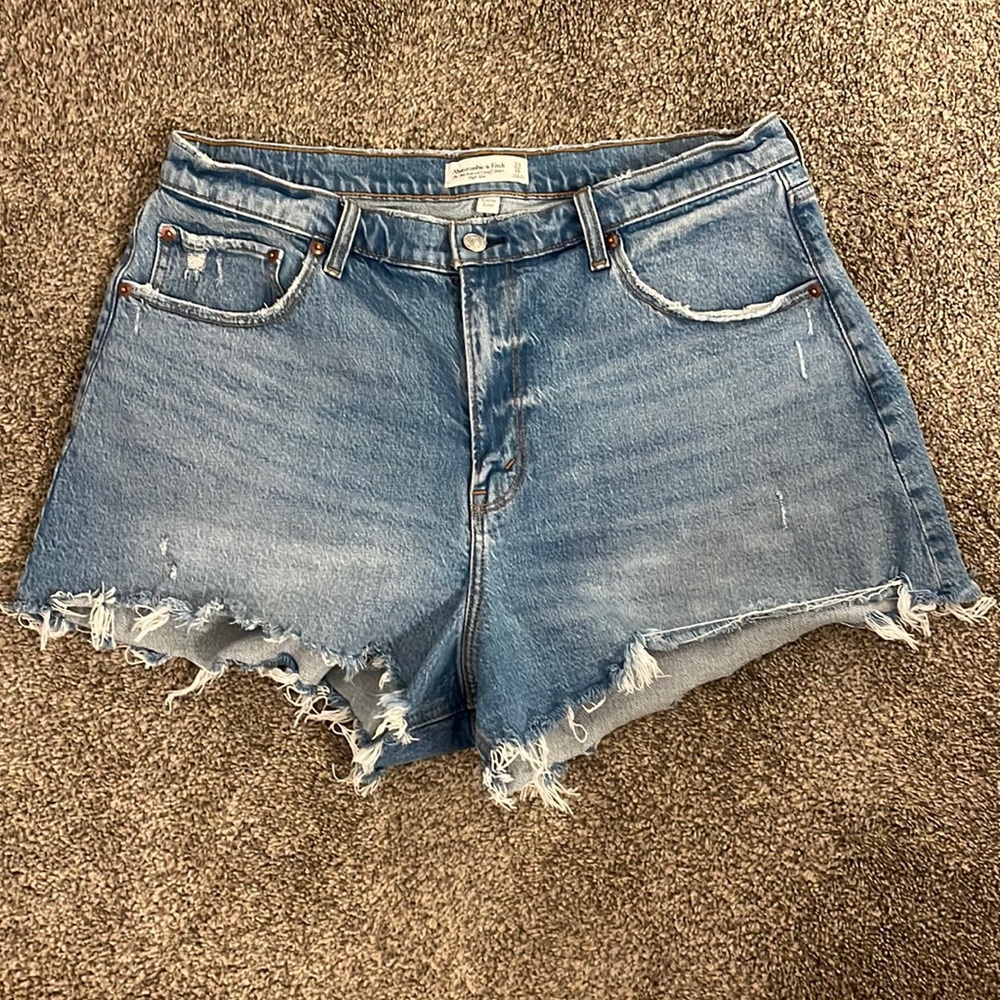 Abercrombie & Fitch Curve Love High Rise 90’s Relaxed Cutoff Short
